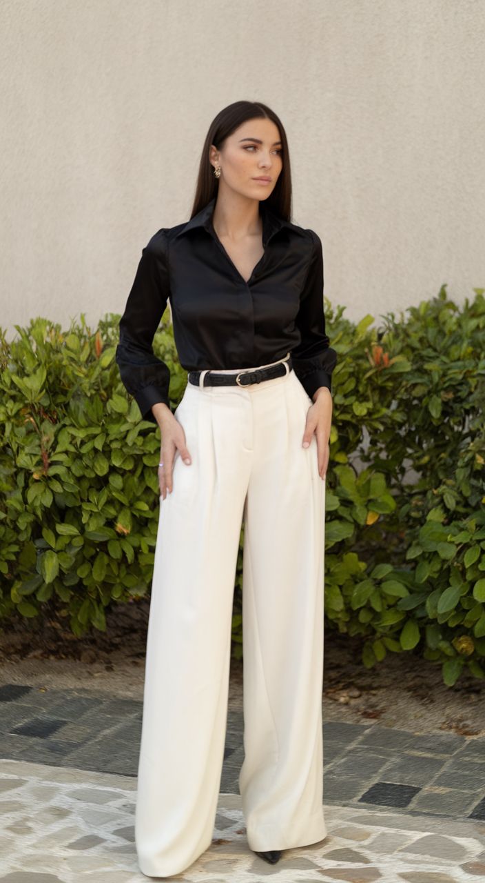 Best Graduation Look Ideas 2025 – Stylish Dresses, Gowns & Outfits for University Photoshoots Μπεζ υφασμάτινο παντελόνι - Image 1